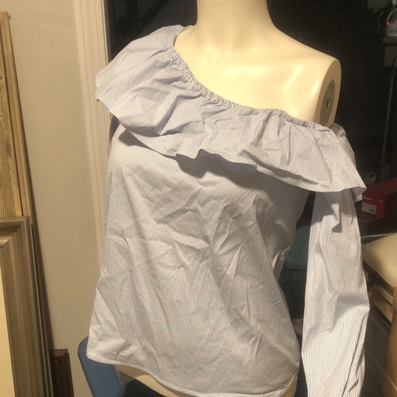 🎁 2 FOR $20 🎁 One Shoulder Asymmetrical Blue and White Pinstripe Blouse - Picture 4 of 6